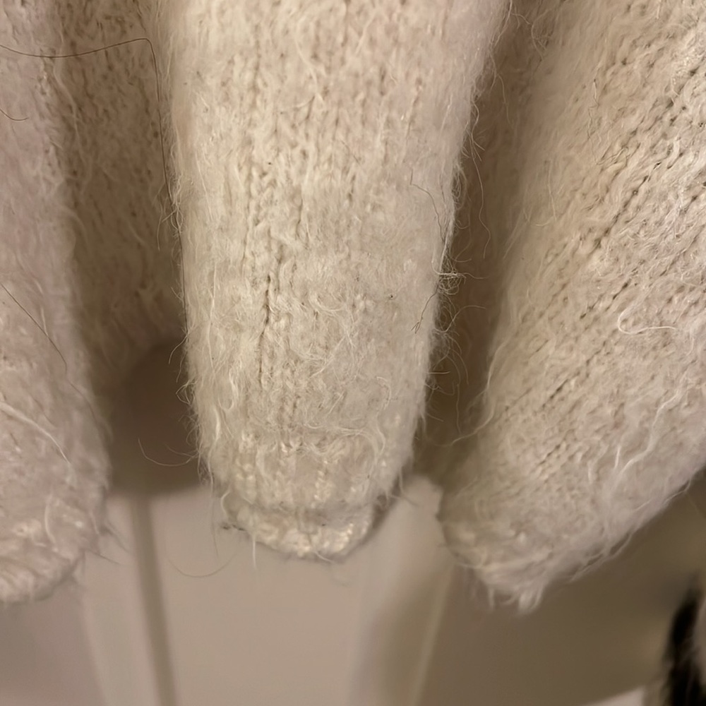 H&M sweater extra small really soft very comfortable - Picture 6 of 8